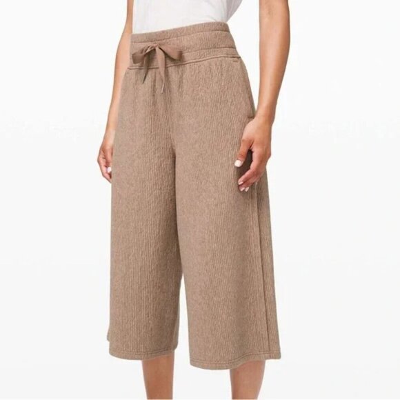 Lululemon Retreat Yourself Crop Lounge Pant Size 4 - Picture 4 of 6